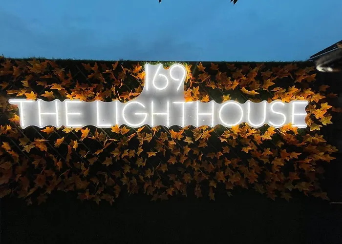 Cheerful 4 Bedroom Luxury House With Free Parking