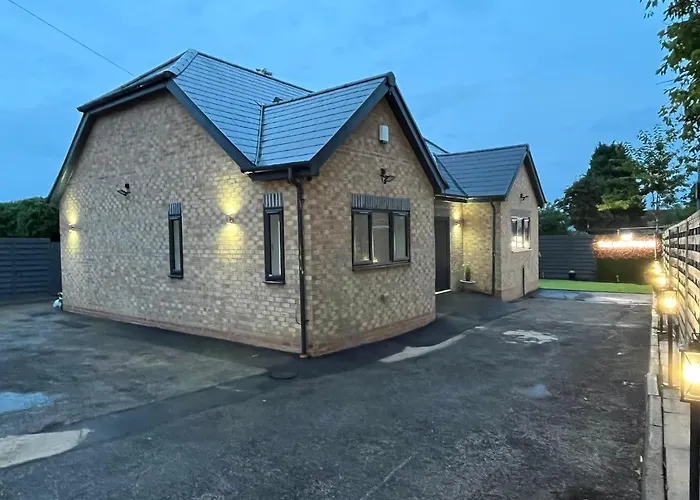 Cheerful 4 Bedroom Luxury House With Free Parking