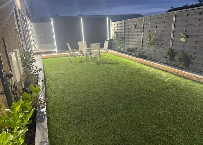 Cheerful 4 Bedroom Luxury House With Free Parking