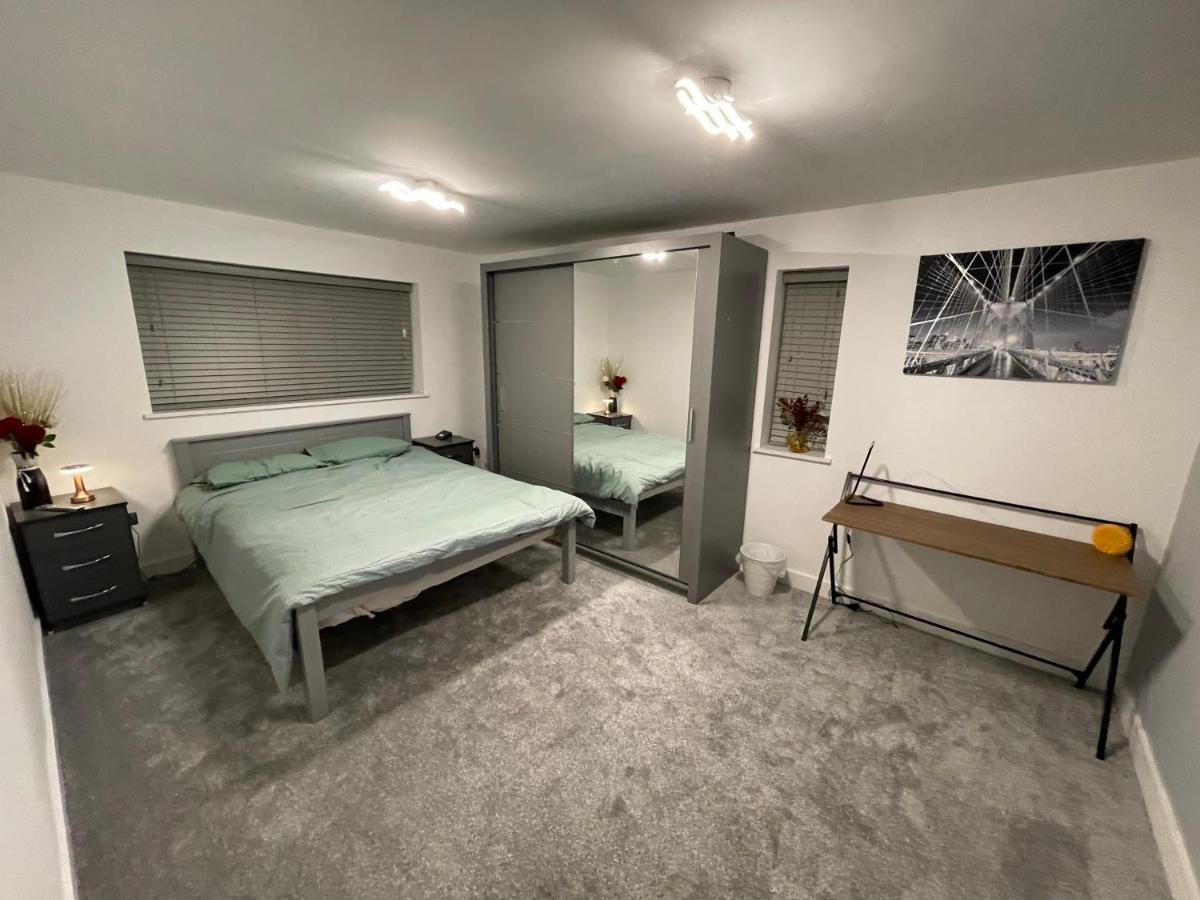 Cheerful 4 Bedroom Luxury House With Free Parking
