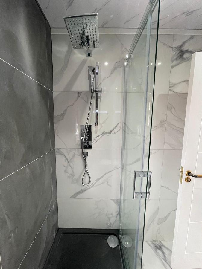 Cheerful 4 Bedroom Luxury House With Free Parking Quinton