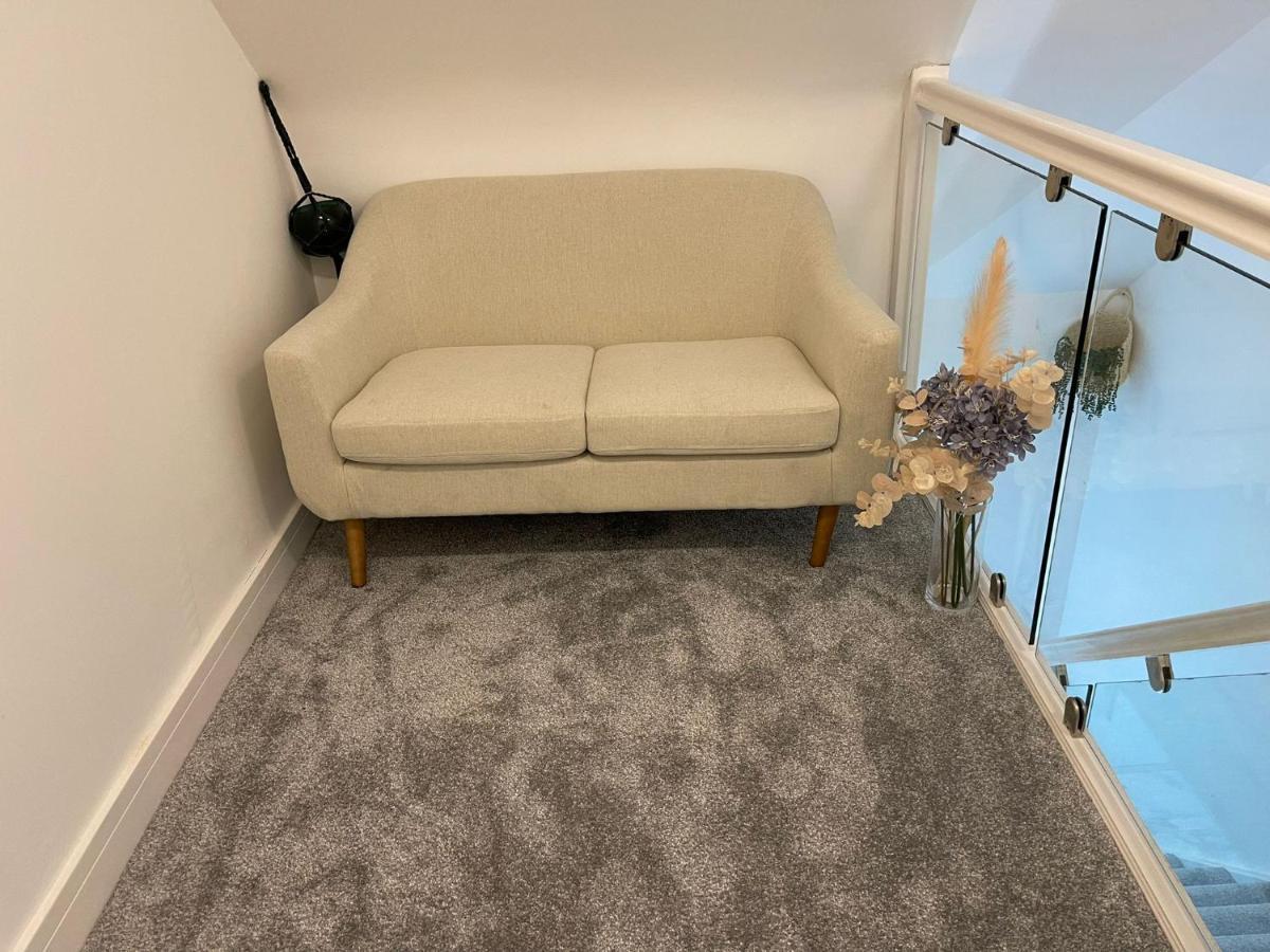 Cheerful 4 Bedroom Luxury House With Free Parking Quinton