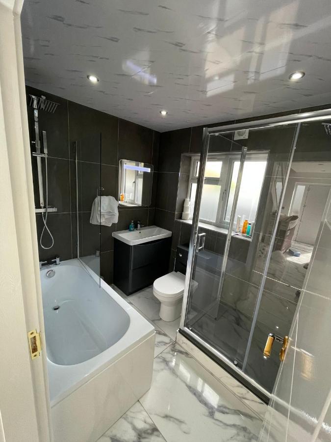 Cheerful 4 Bedroom Luxury House With Free Parking Quinton